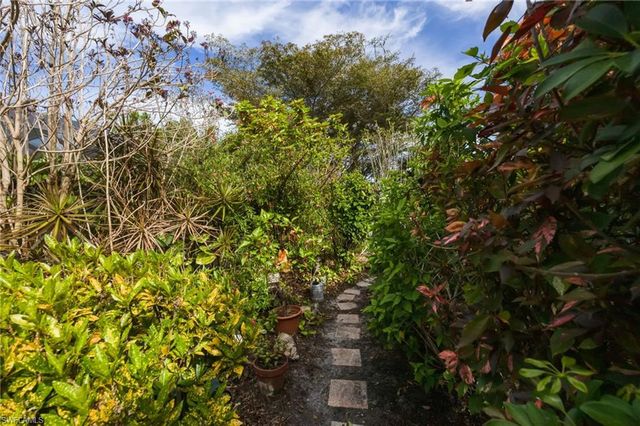 6347 Old Mahogany CT, Naples, FL 34109