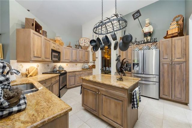 6347 Old Mahogany CT, Naples, FL 34109