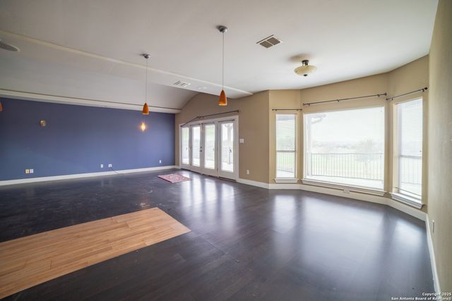 12219 Course View, San Antonio, TX 78221