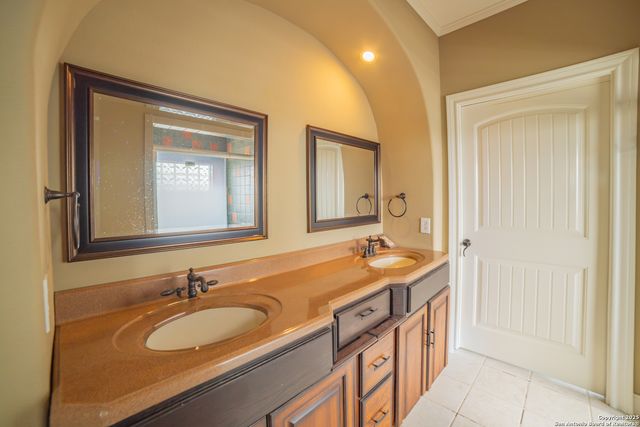 12219 Course View, San Antonio, TX 78221