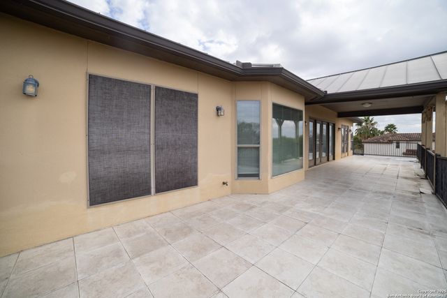 12219 Course View, San Antonio, TX 78221