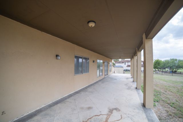 12219 Course View, San Antonio, TX 78221