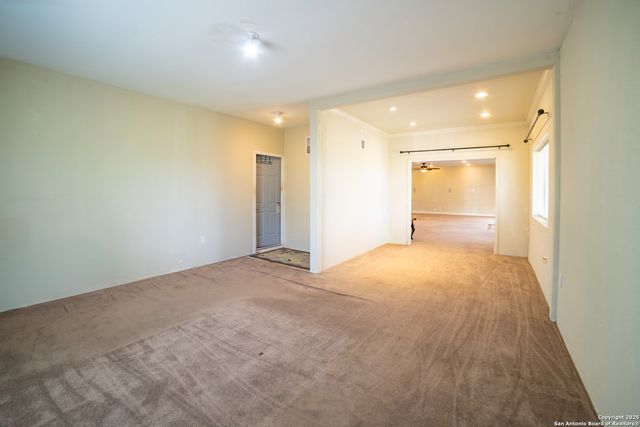 12219 Course View, San Antonio, TX 78221