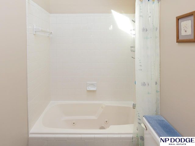 6426 S 92nd Street, Omaha, NE 68127