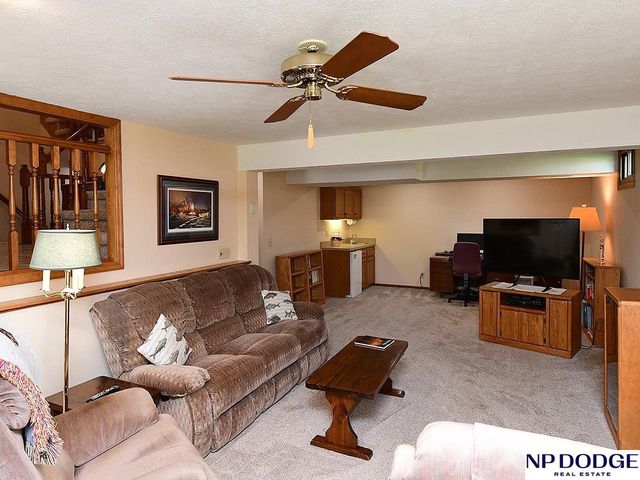 6426 S 92nd Street, Omaha, NE 68127