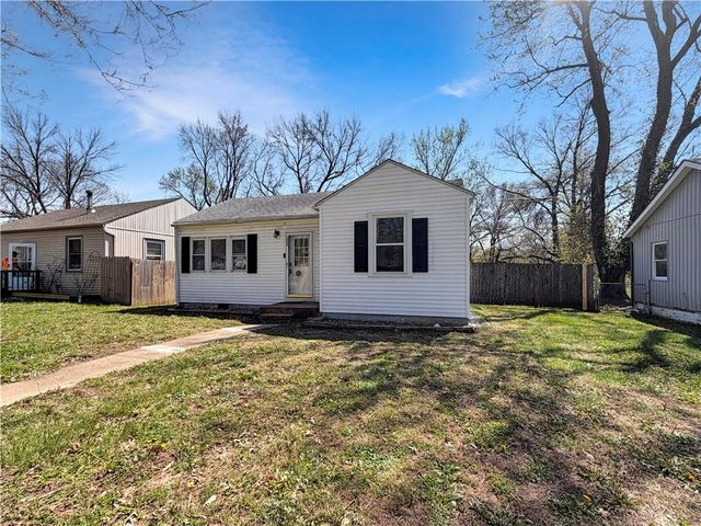 1005 NE 44th Street, Kansas City, MO 64116