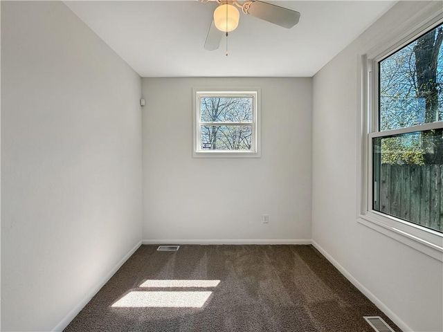 1005 NE 44th Street, Kansas City, MO 64116