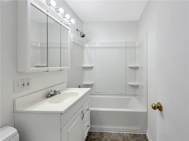 1005 NE 44th Street, Kansas City, MO 64116