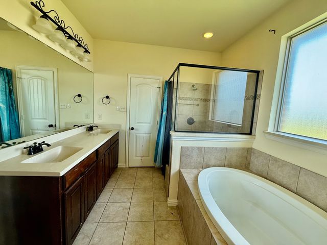 1801 Chuckwagon Drive, Midlothian, TX 76065