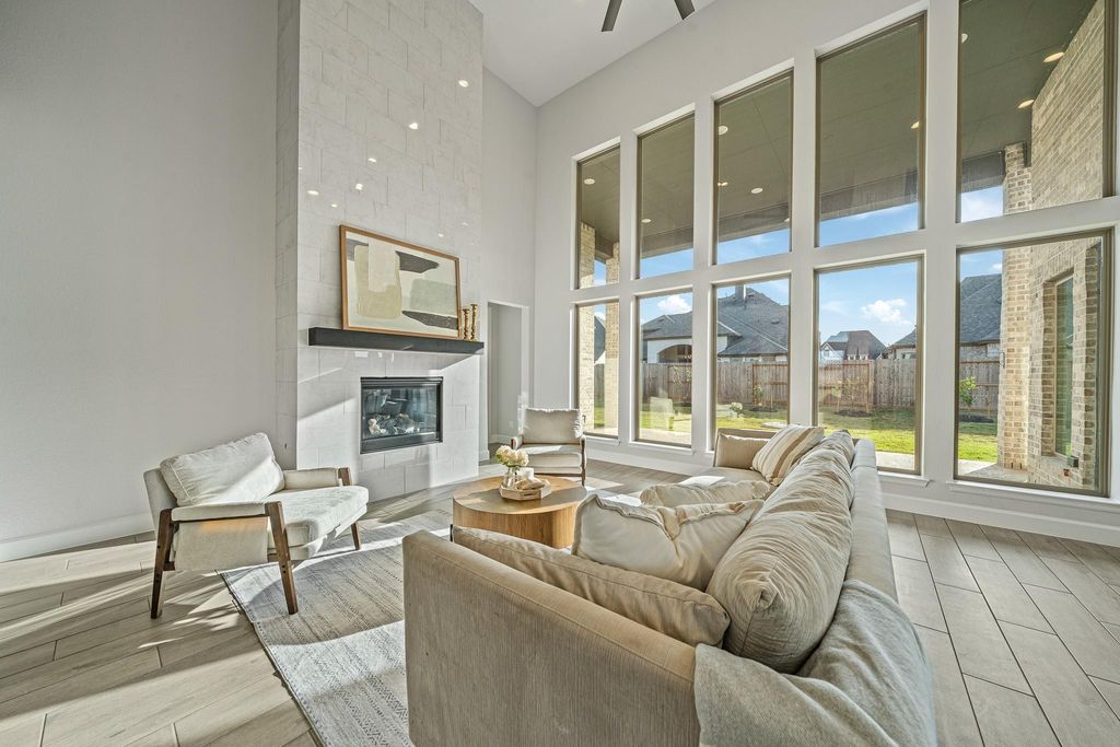 Image 5 of property listing at 31219 Star Landing Drive, Brookshire, TX 77423