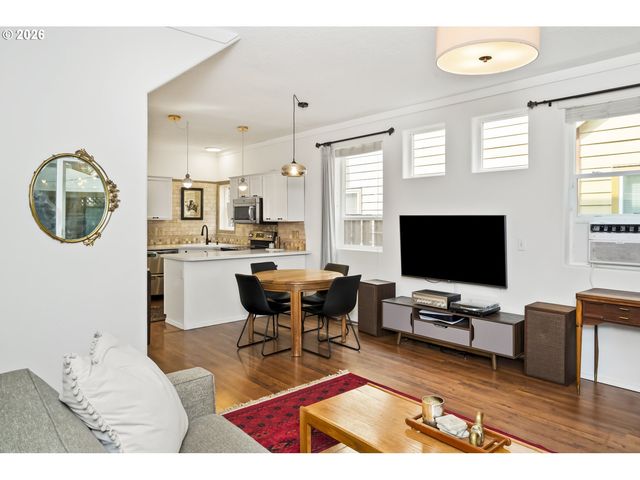 9442 N BUCHANAN Ave, Portland, OR 97203