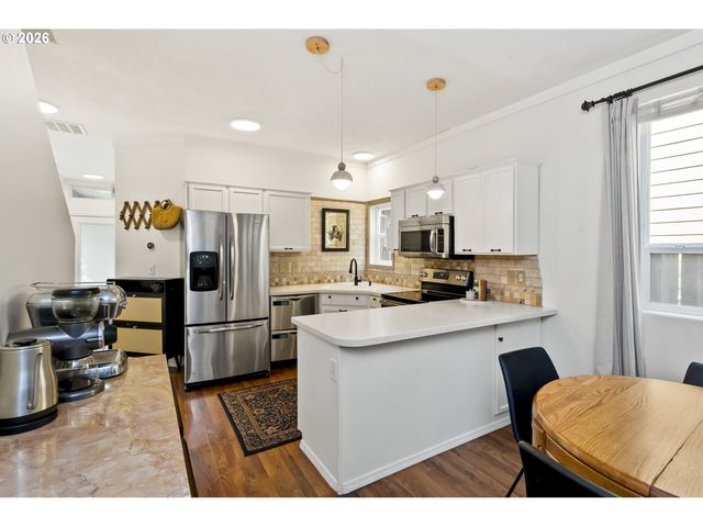 9442 N BUCHANAN Ave, Portland, OR 97203