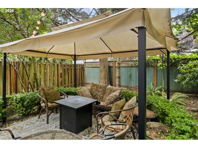 9442 N BUCHANAN Ave, Portland, OR 97203