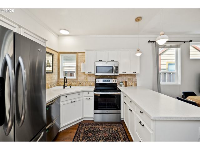 9442 N BUCHANAN Ave, Portland, OR 97203