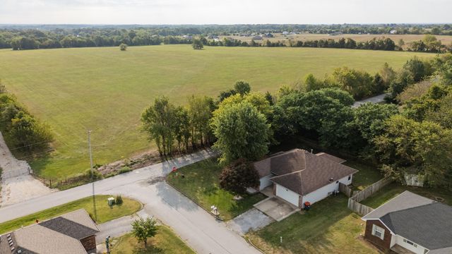 412 Westview Avenue, Clever, MO 65631
