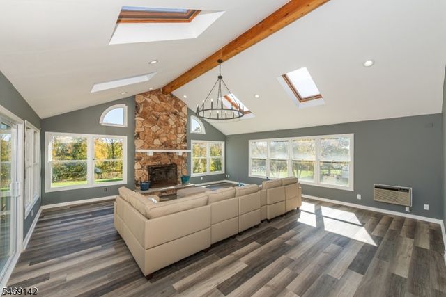 22 Lauren Ln, Vernon Twp., NJ 07461