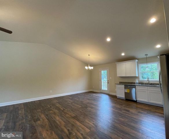 8112 LELAND, Manassas, VA 20111