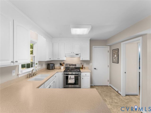 524 Glenmeadow Rd, Midlothian, VA 23114