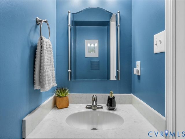 524 Glenmeadow Rd, Midlothian, VA 23114