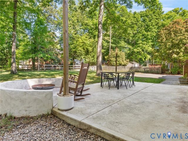 524 Glenmeadow Rd, Midlothian, VA 23114