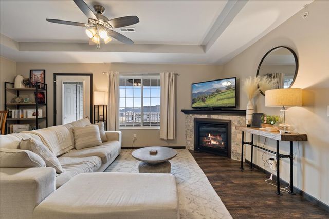 340 E Franklin Street 202, Eldridge, IA 52748