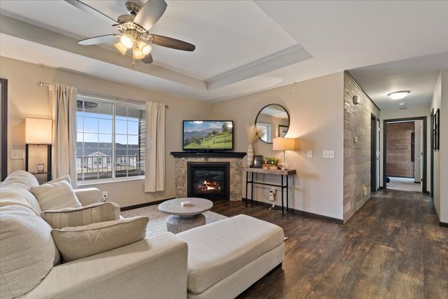 340 E Franklin Street 202, Eldridge, IA 52748