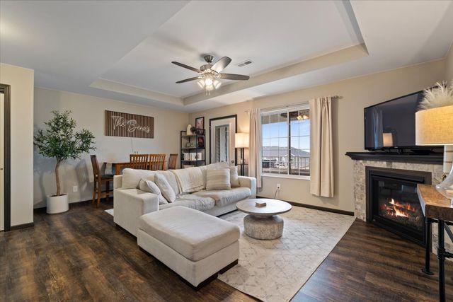 340 E Franklin Street 202, Eldridge, IA 52748