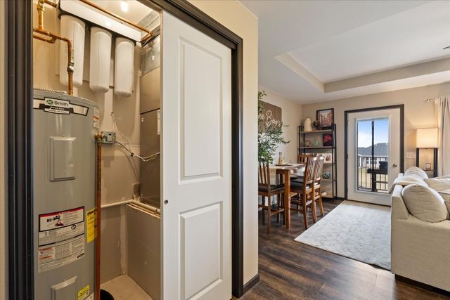 340 E Franklin Street 202, Eldridge, IA 52748