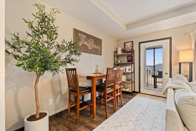 340 E Franklin Street 202, Eldridge, IA 52748