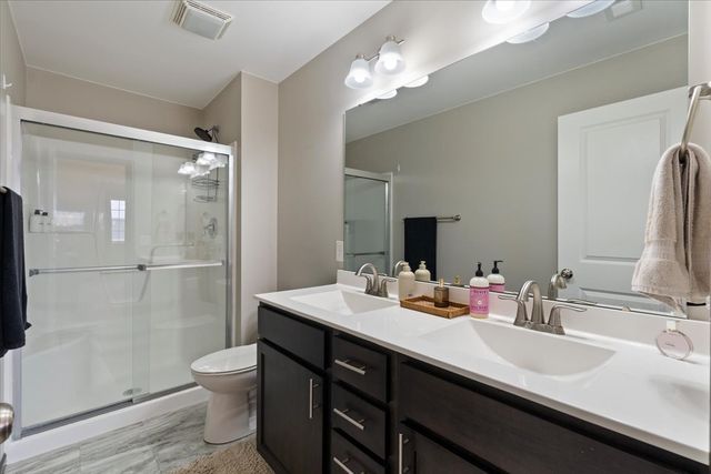 340 E Franklin Street 202, Eldridge, IA 52748