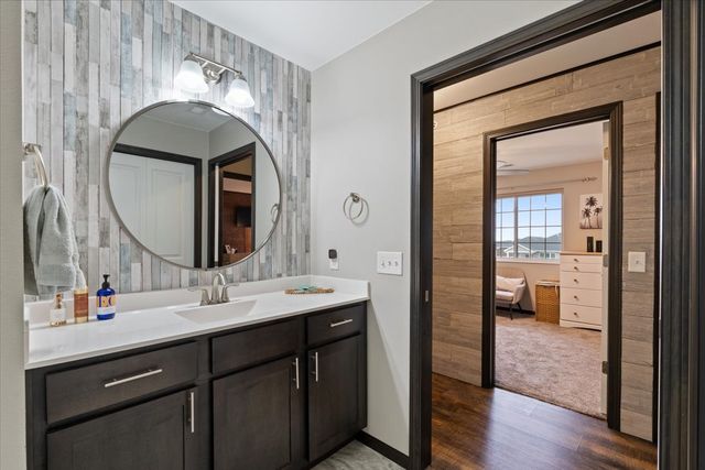 340 E Franklin Street 202, Eldridge, IA 52748