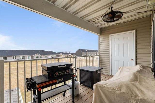 340 E Franklin Street 202, Eldridge, IA 52748