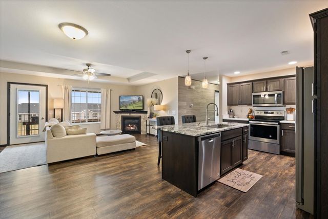 340 E Franklin Street 202, Eldridge, IA 52748