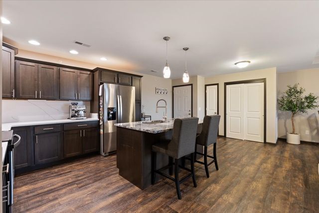 340 E Franklin Street 202, Eldridge, IA 52748