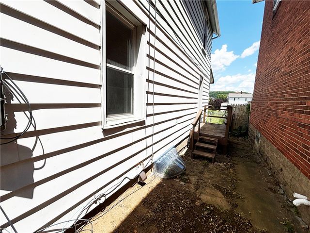 320 N 3rd, Clairton, PA 15025