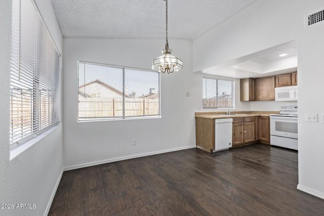 6842 W STATE Avenue, Glendale, AZ 85303