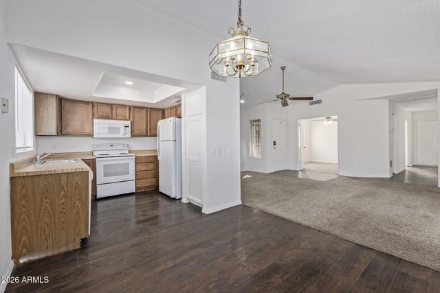 6842 W STATE Avenue, Glendale, AZ 85303