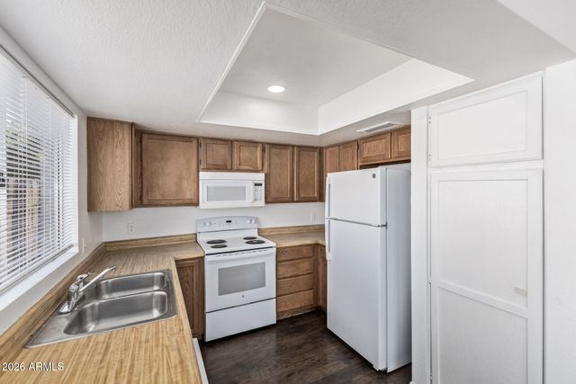 6842 W STATE Avenue, Glendale, AZ 85303