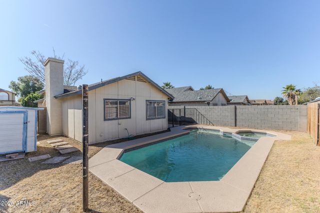 6842 W STATE Avenue, Glendale, AZ 85303