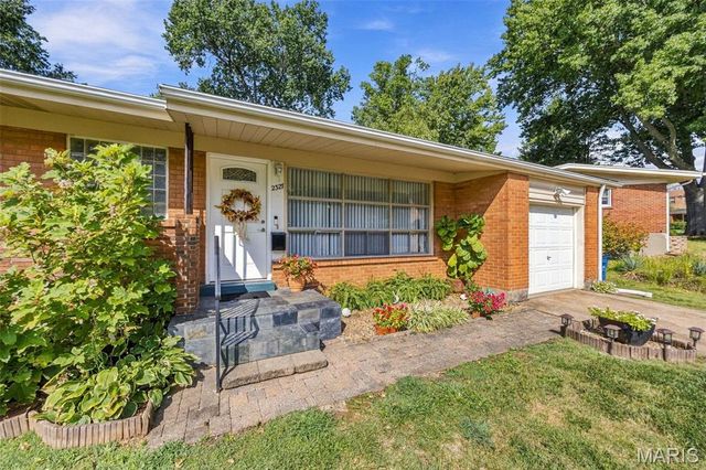2327 Kenosho Avenue, St Louis, MO 63114