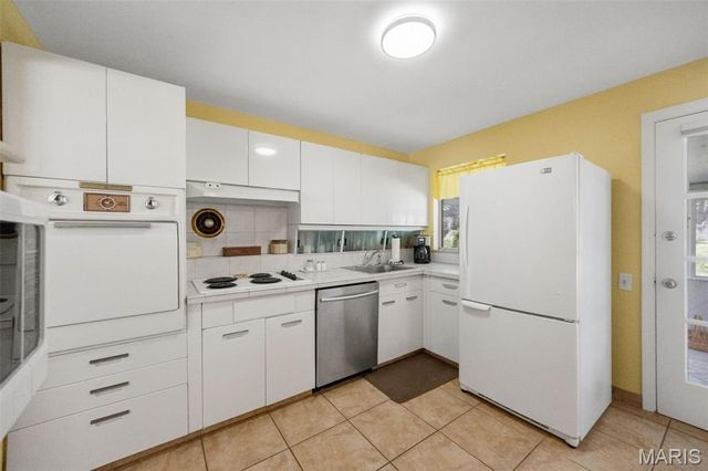 2327 Kenosho Avenue, St Louis, MO 63114