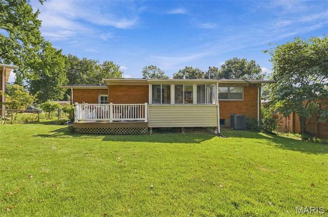 2327 Kenosho Avenue, St Louis, MO 63114