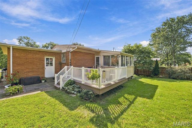 2327 Kenosho Avenue, St Louis, MO 63114