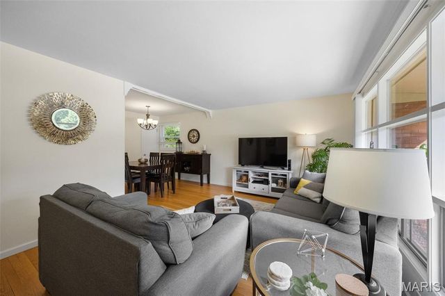 2327 Kenosho Avenue, St Louis, MO 63114