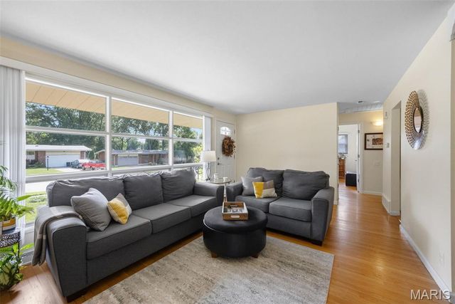 2327 Kenosho Avenue, St Louis, MO 63114