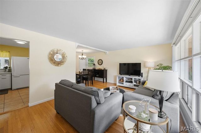 2327 Kenosho Avenue, St Louis, MO 63114
