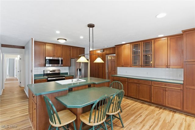 561 Brigton Drive, Berea, OH 44017