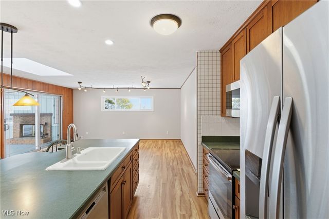 561 Brigton Drive, Berea, OH 44017