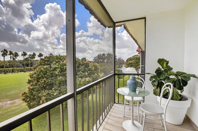 9820 S HOLLYBROOK LAKE Drive 306, Pembroke Pines, FL 33025
