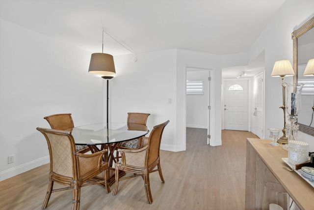 9820 S HOLLYBROOK LAKE Drive 306, Pembroke Pines, FL 33025